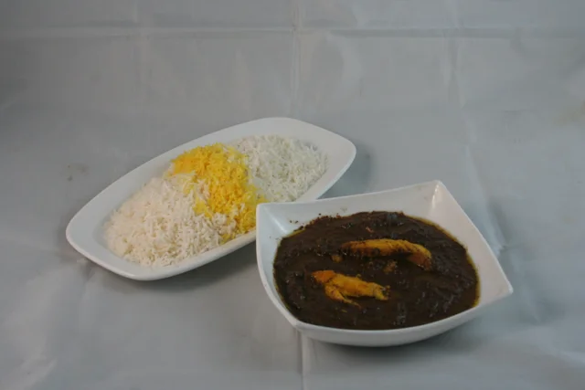 چلو خورشت فسنجان بافیله مرغ